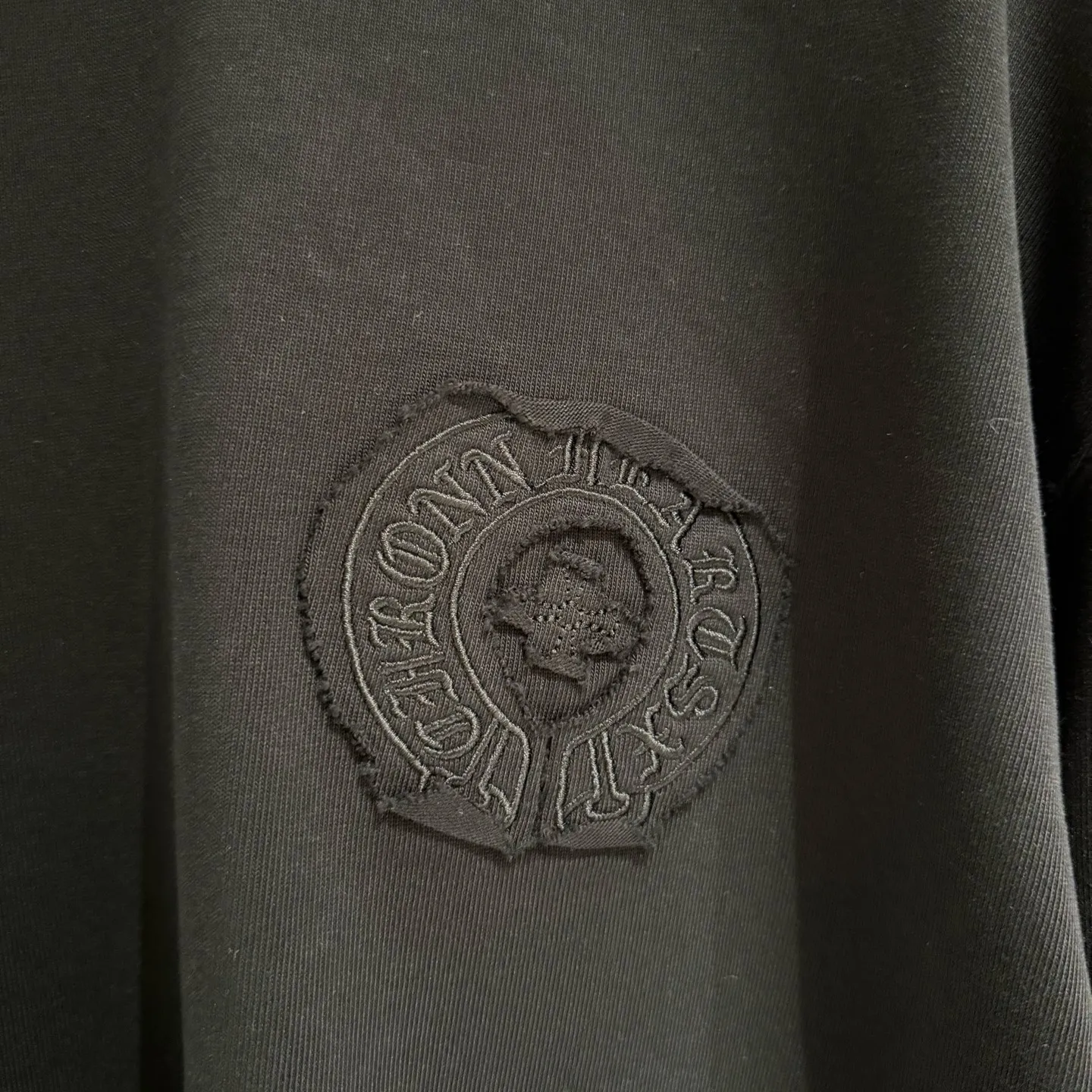 🅿️330 [Strict quality control] CH Croixin's new long-sleeved sweatshirt T-shirt. Heavy 340g double yarn fabric. Wash the whole garment twice. Frayed and torn on all four sides. Heavy fabric. The neckline is made of icy Salona. Loose fit. Deep, wide and stylish. No deformation or shrinkage. Color: 3 colors, black, white and gray. Size: M-2xl